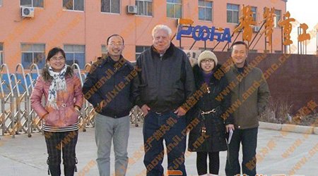 美國(guó)客戶第三次來(lái)我公司洽談?dòng)嗁?gòu)拋丸機(jī)事宜