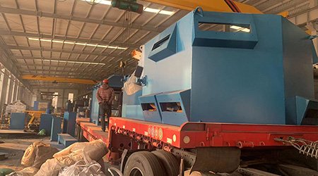 內(nèi)蒙古客戶定制Q6918輥道拋丸機(jī)發(fā)貨現(xiàn)場
