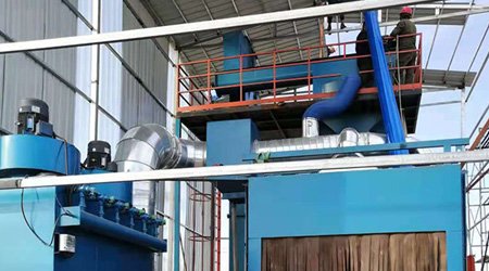 普華重工輥道拋丸機(jī)安裝完畢，清理效果非常好，客戶點(diǎn)贊