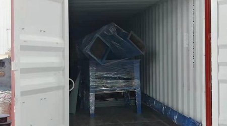 全自動(dòng)回收噴砂房_外貿(mào)訂單青島發(fā)往新加坡